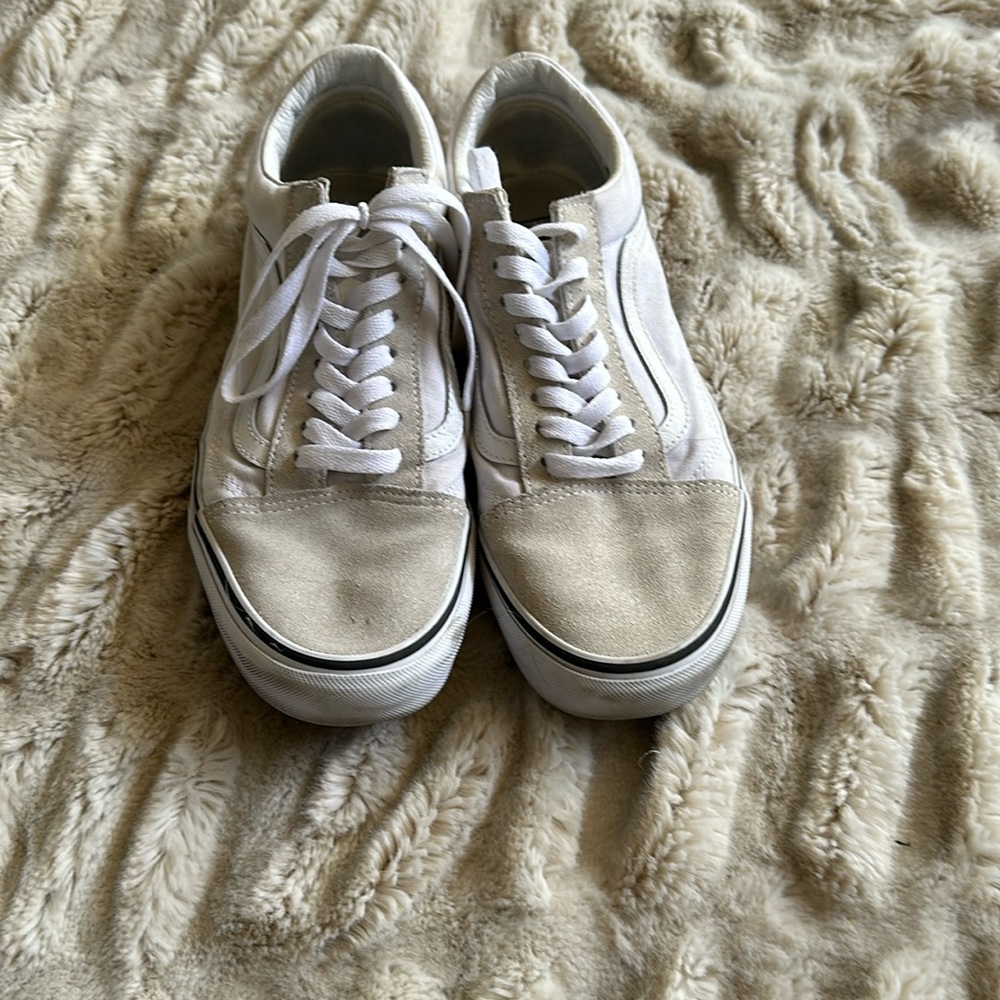 Really good condition. Only been worn a couple of times.